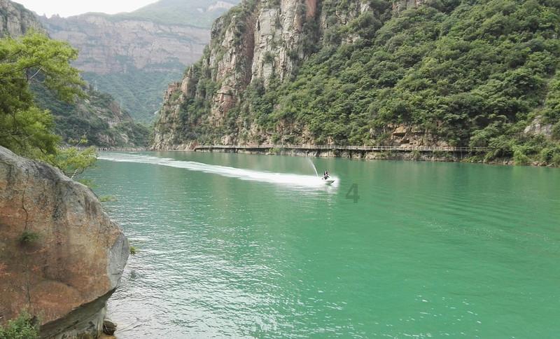 女教师上网课因为吃饭问题遭家暴，面对家暴问题警方通常怎样调解?游戏画面